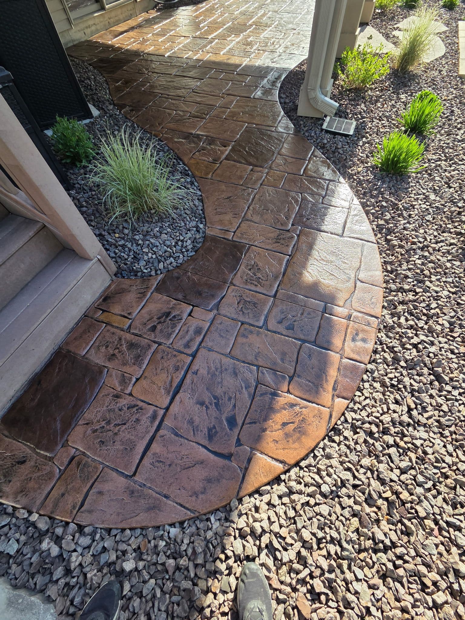 Gallery photos for Faded Stamped Concrete Patio Gets a Bold New Look: Image #2