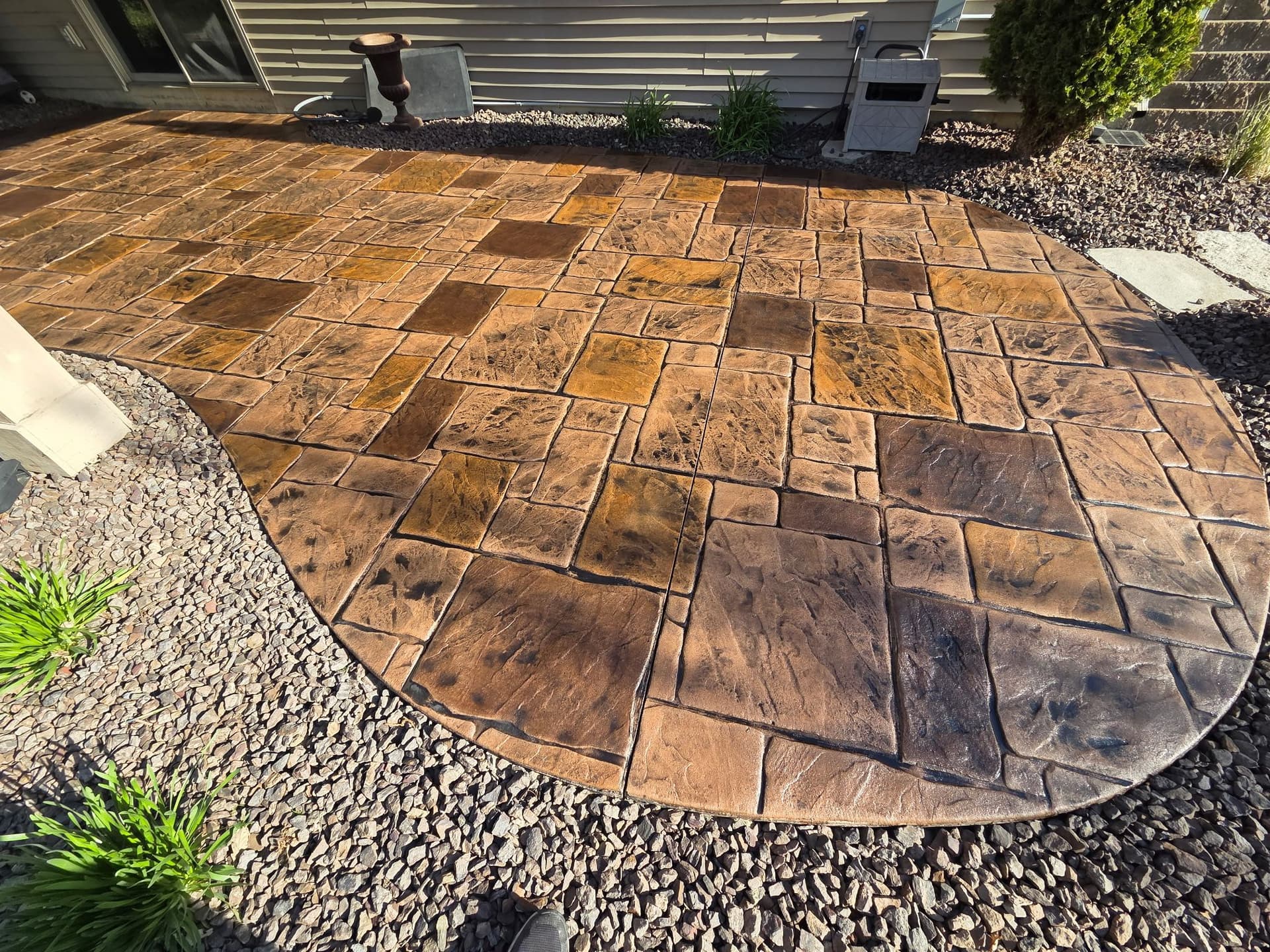 Gallery photos for Faded Stamped Concrete Patio Gets a Bold New Look: Image #1