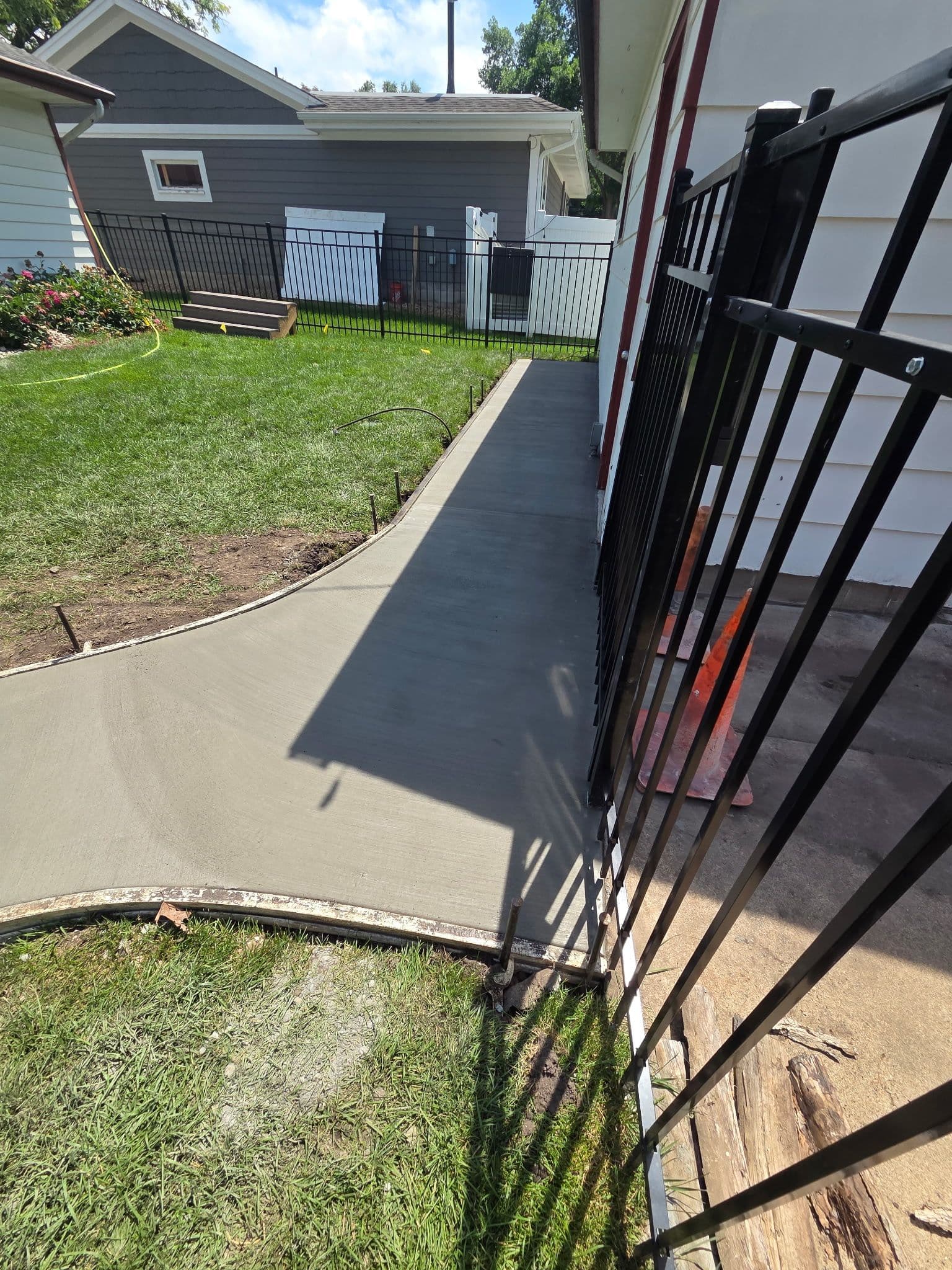 Gallery photos for New Concrete Patio and Sidewalks That Actually Work For Your Home: Image #2